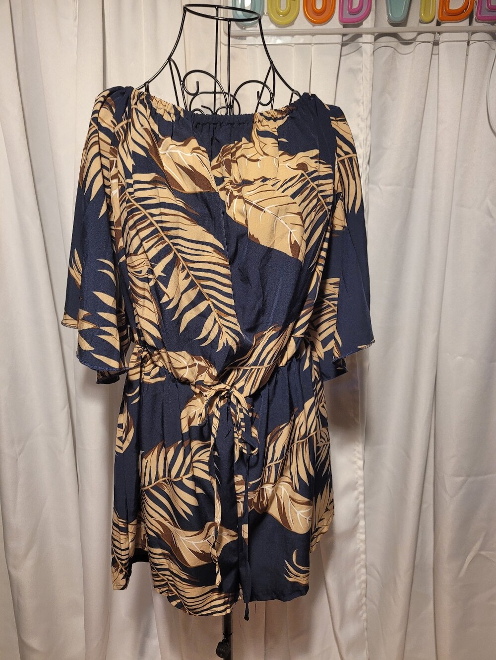 SHEIN Navy Blue and Tan Leaf-Print Romper